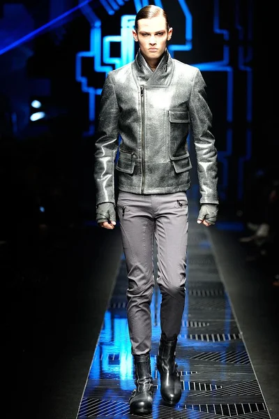 Look 19